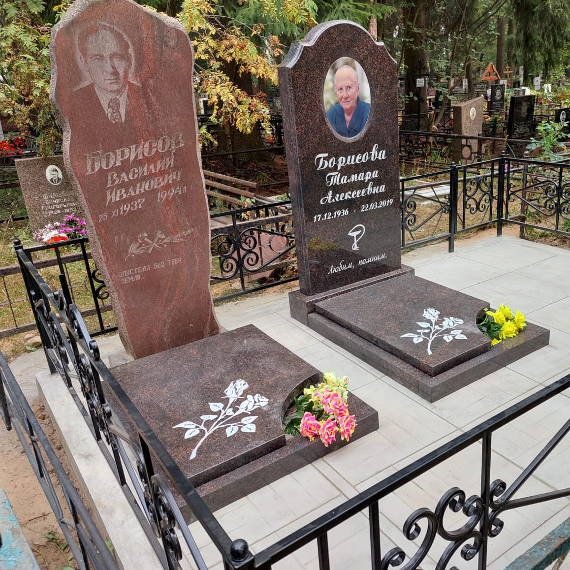 Цветочница 81017 с надгробной плитой