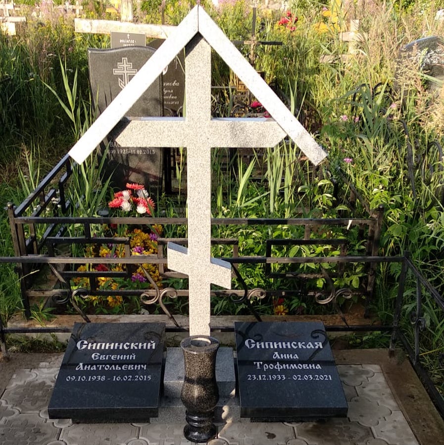 памятник со старообрядческим крестом