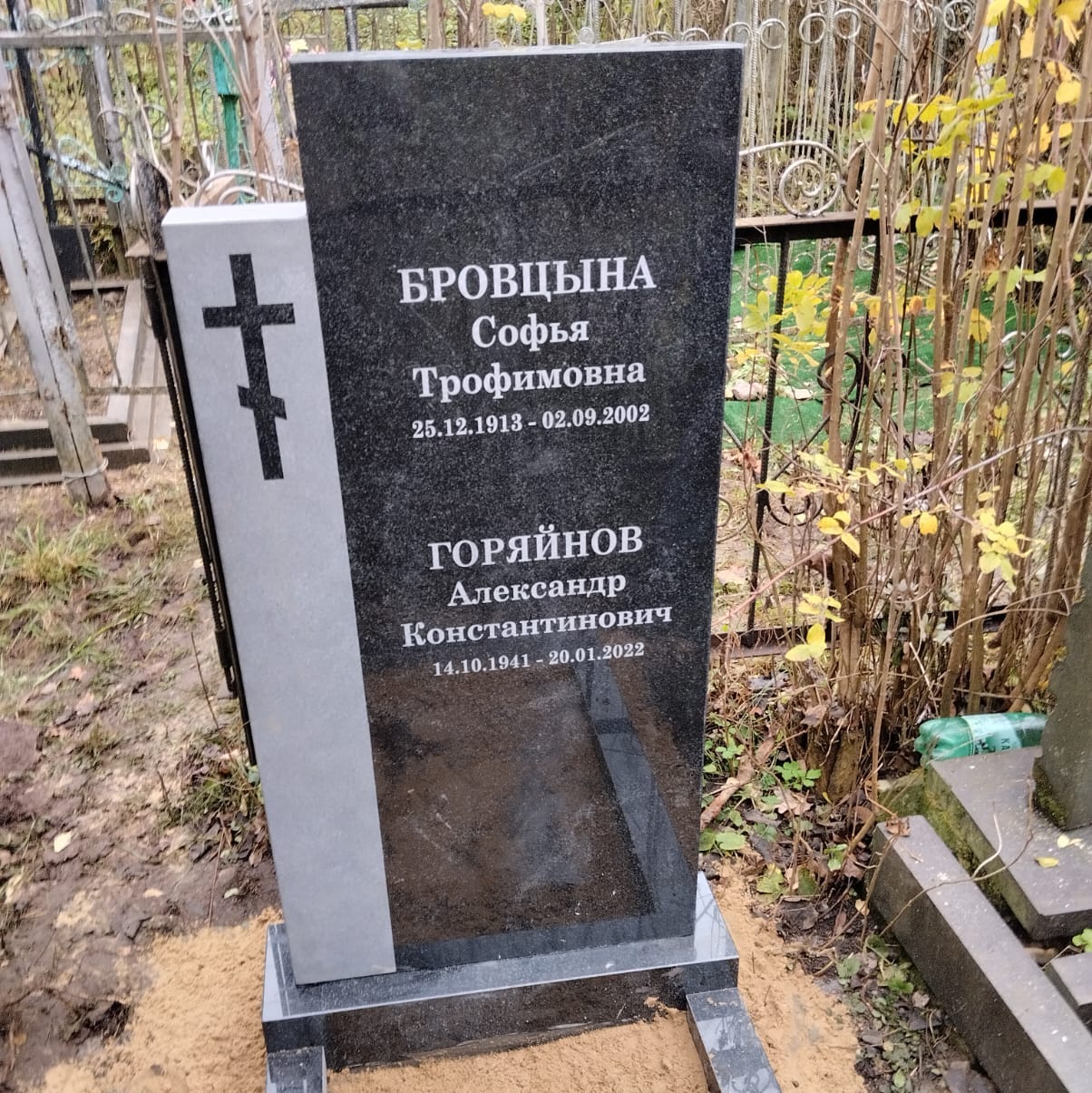 памятник прямоугольный с крестом