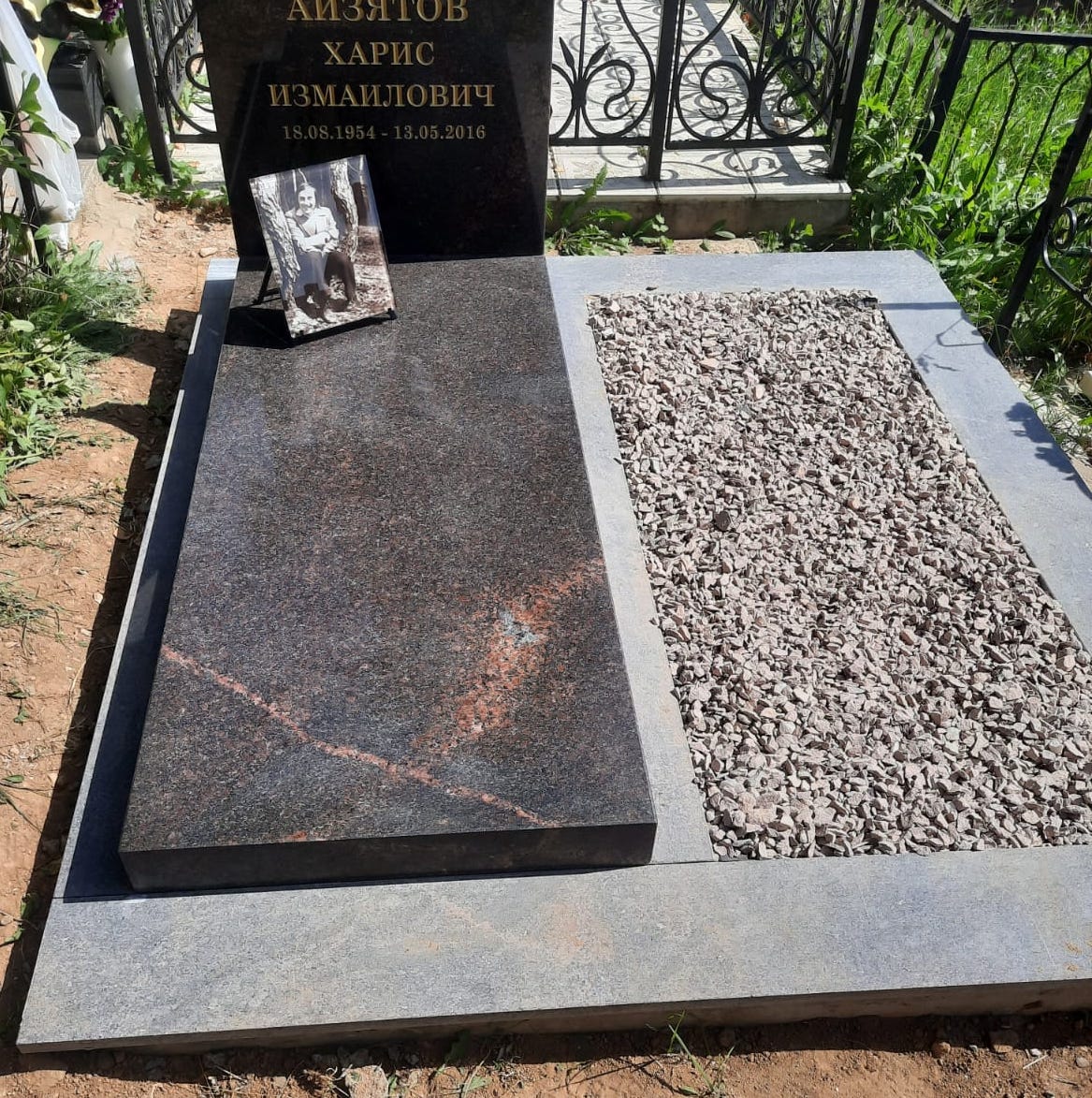 недорогая надгробная плита на могилу