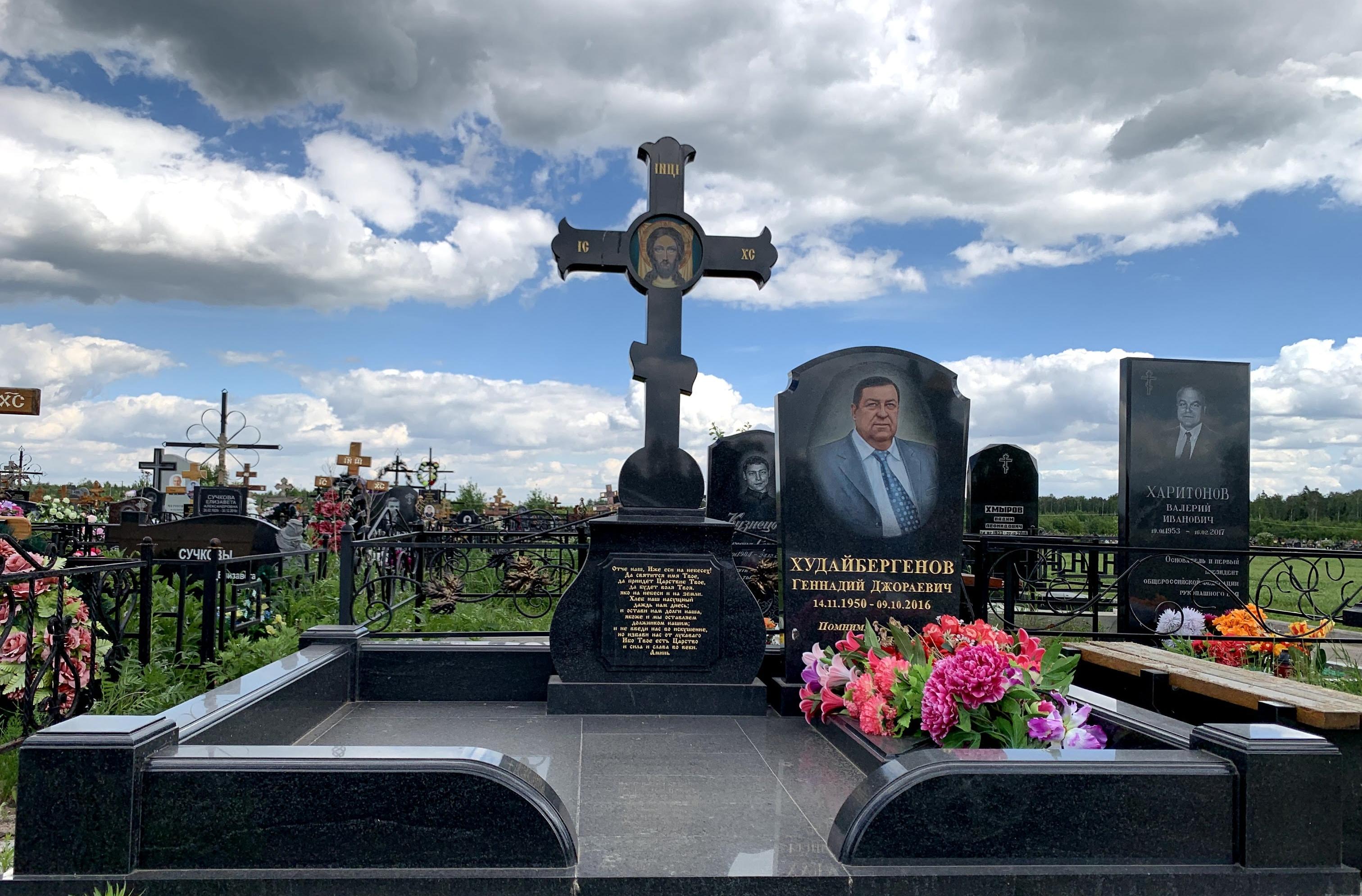 Крест 120х60 см из гранита Габбро