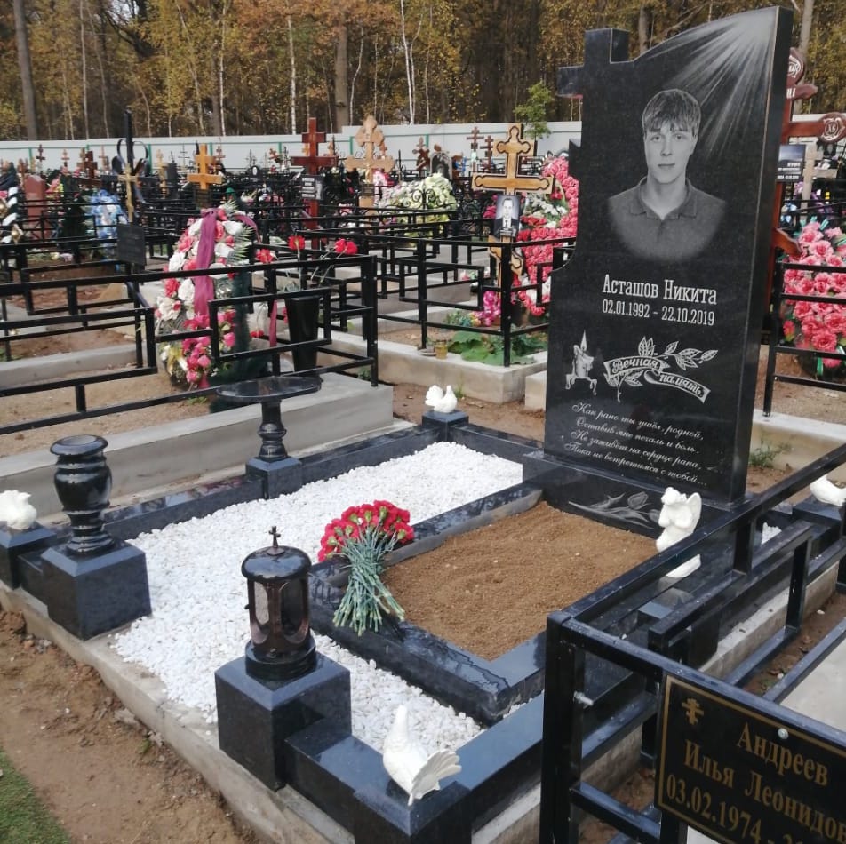 православный памятник с крестом сбоку 11901