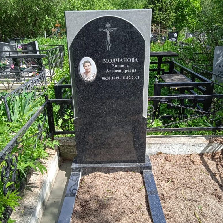 Памятник прямой на могилу 