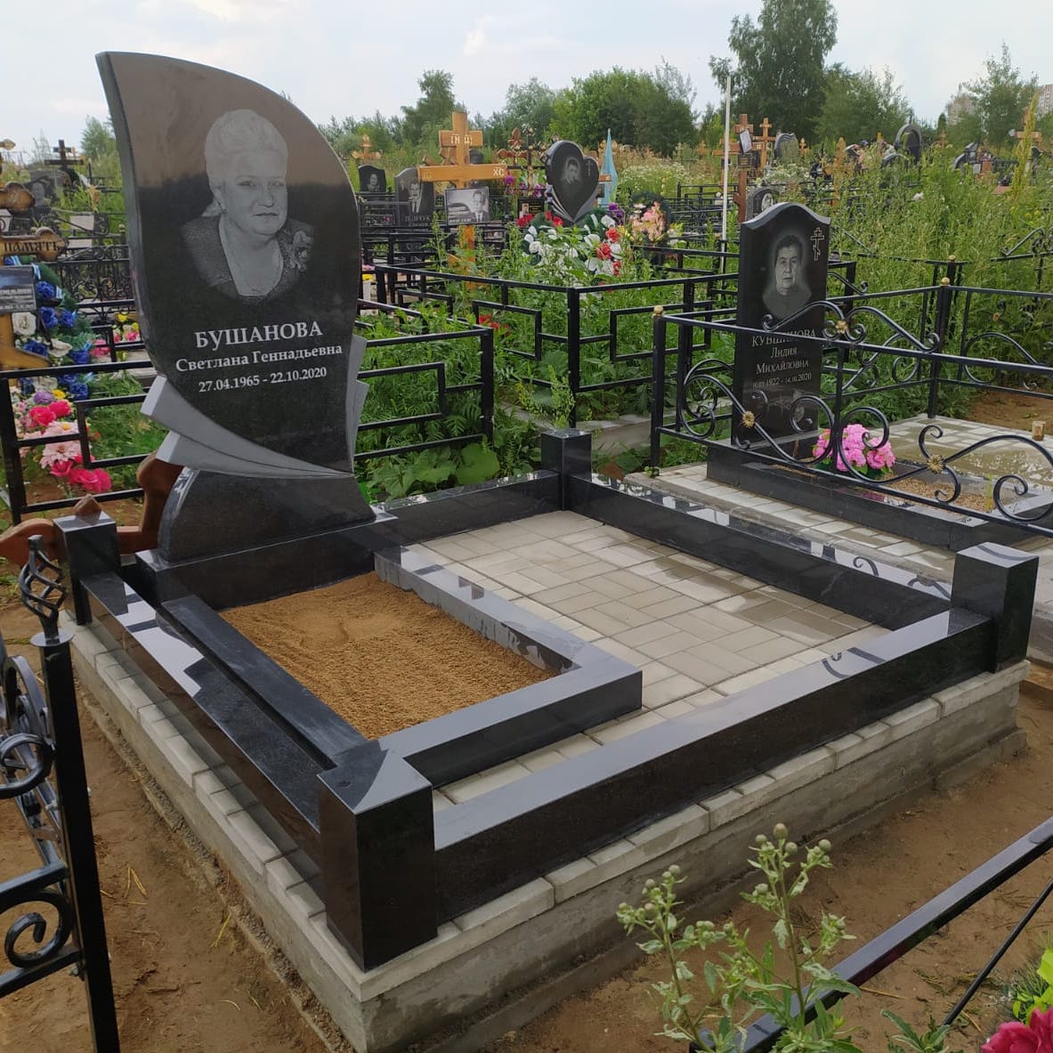 Стела в форме горящей свечи