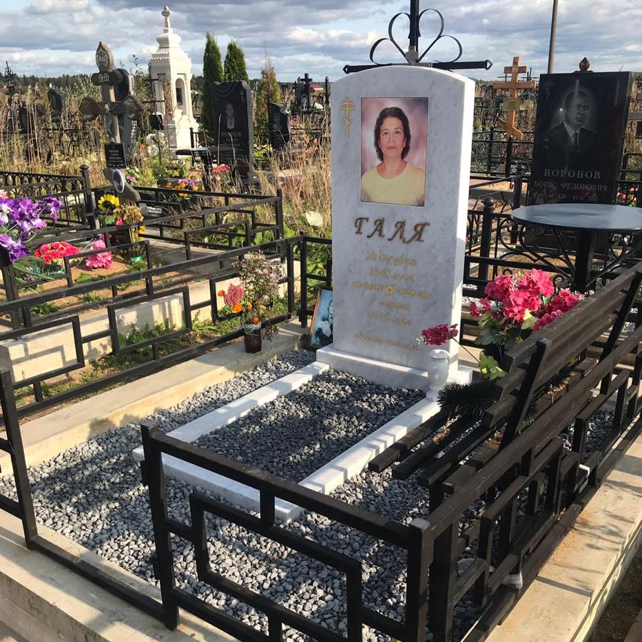 памятник из гранита овальный