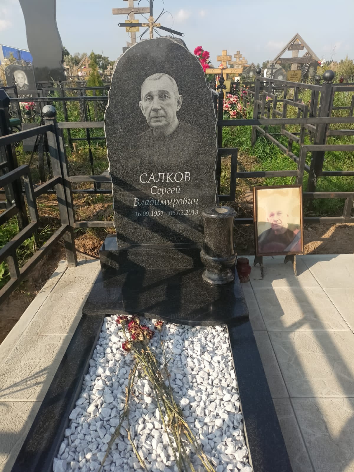 Ваза из гранита 41026