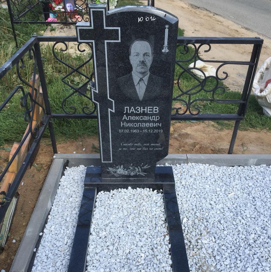 Букет полевых цветов на памятник