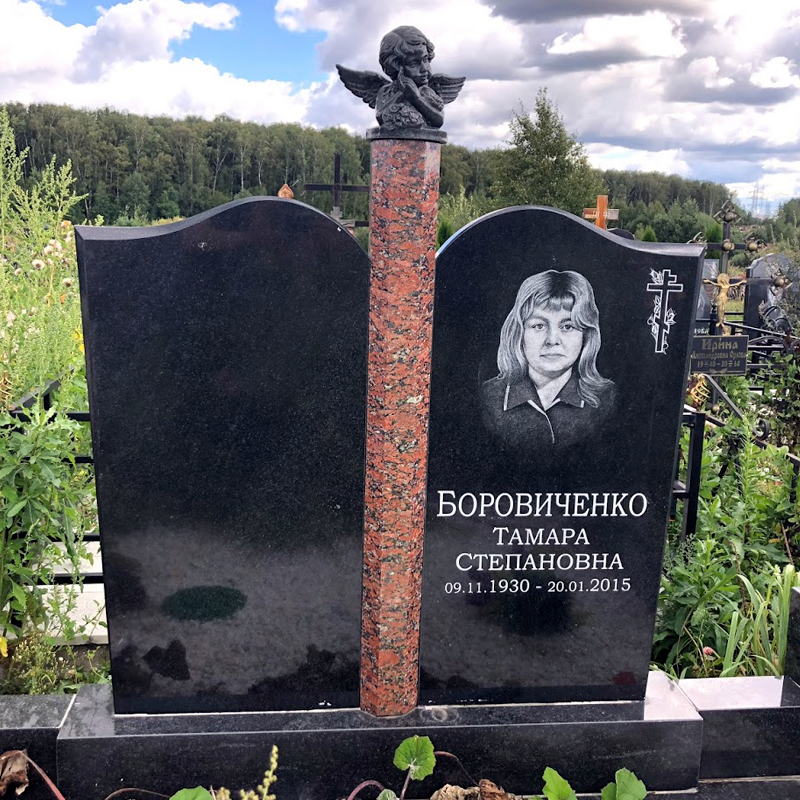 2 фигурные стелы со столбом