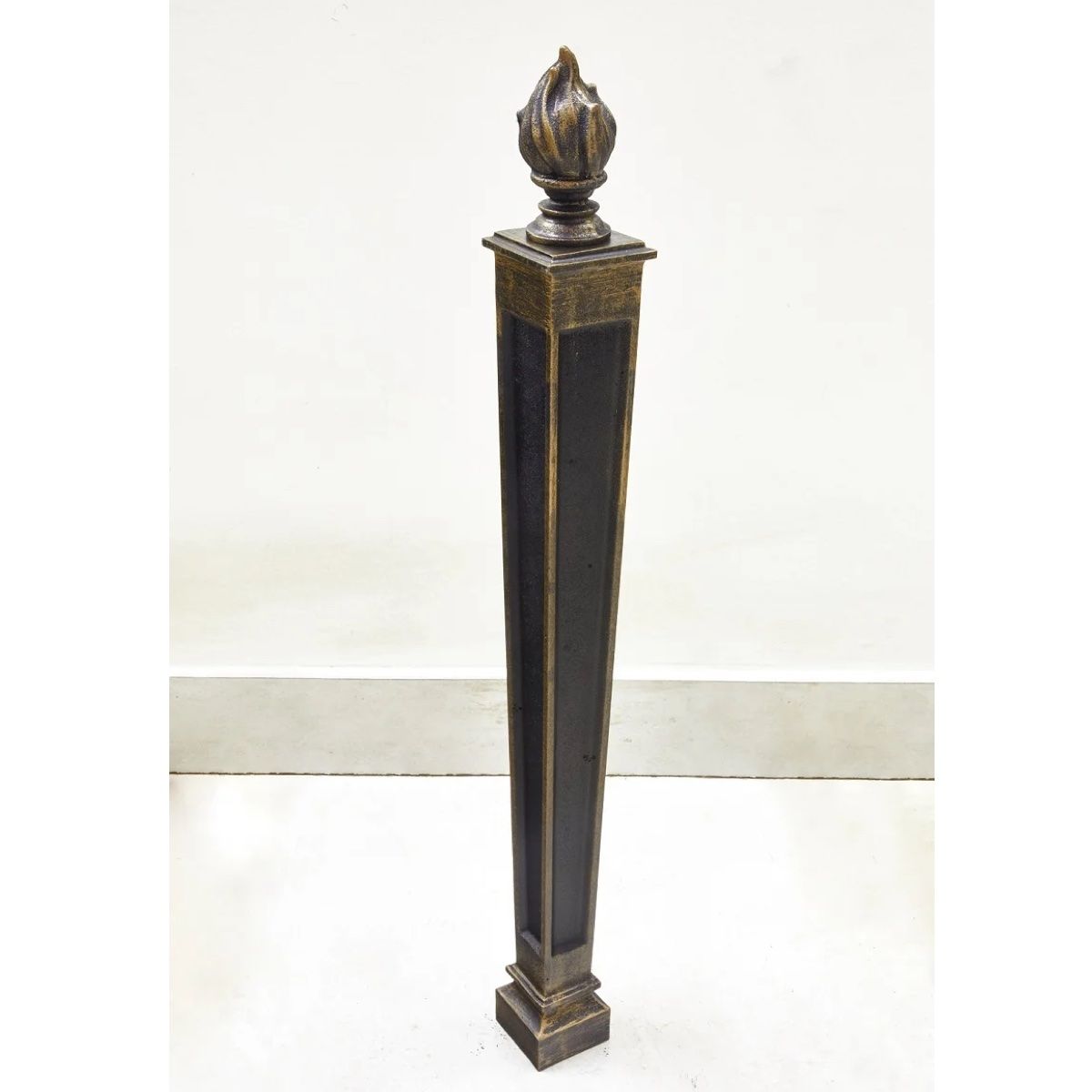 Столб факел с пламенем для чугунный ограды