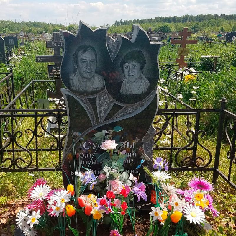 памятник 2 тюльпана на могилу