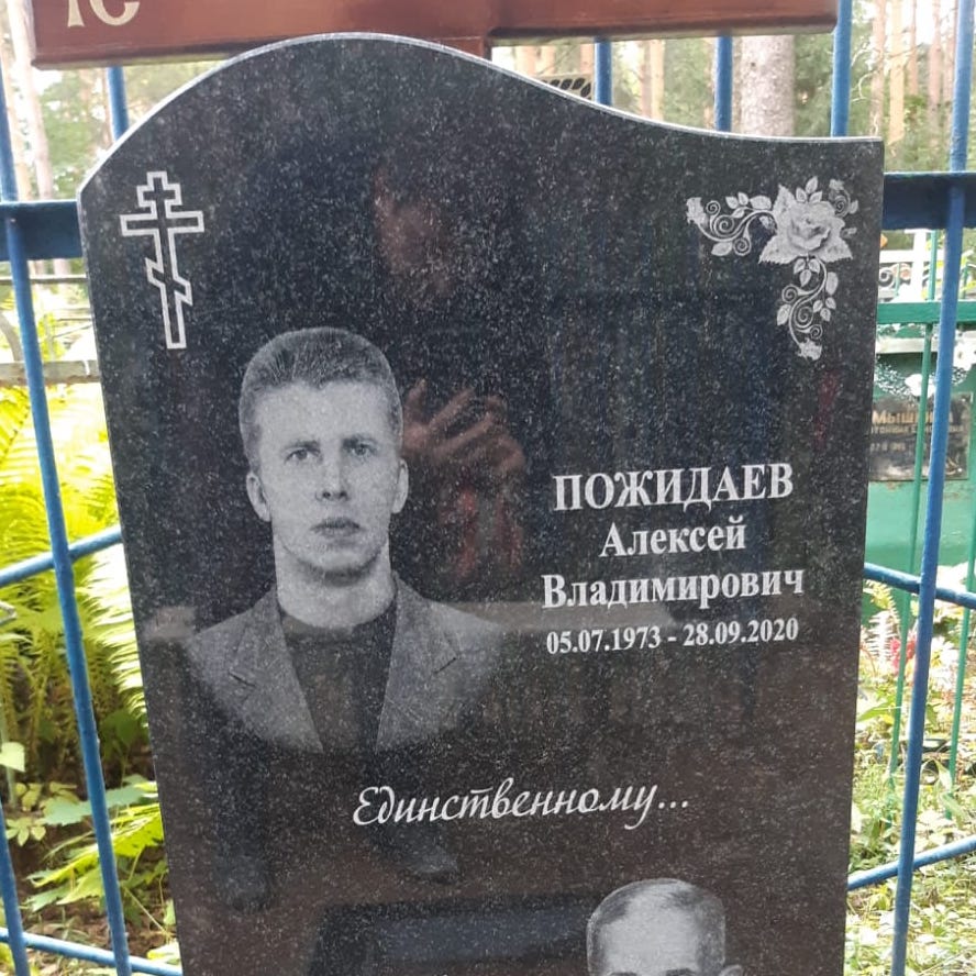 Уголок с розочкой на памятник из гранита
