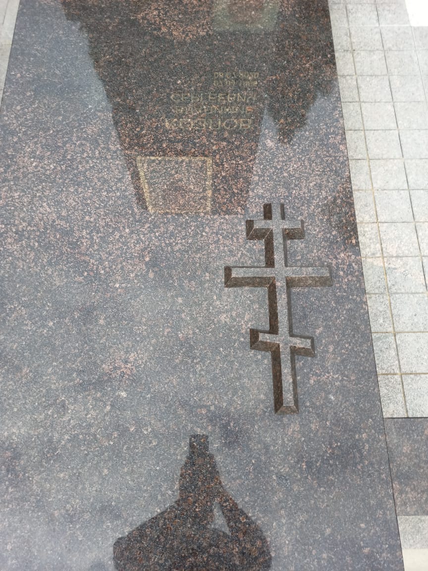 надгробная плита с крестом для памятника