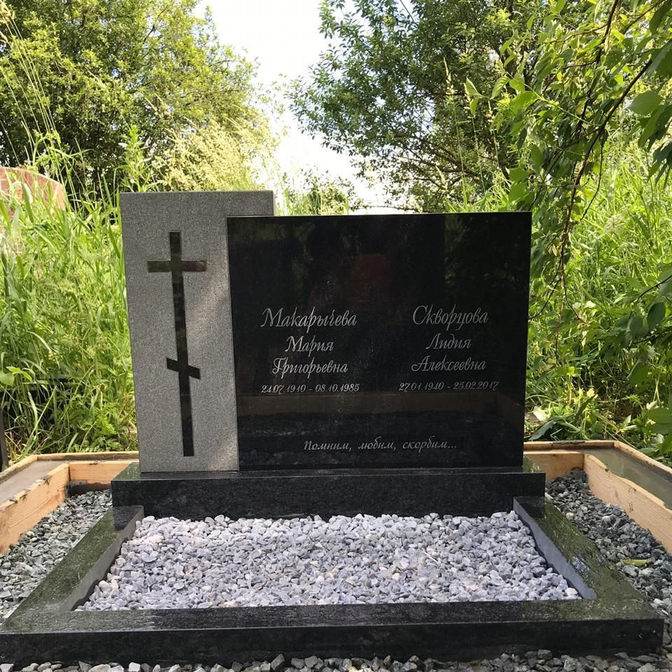 семейный памятник с крестом 15304