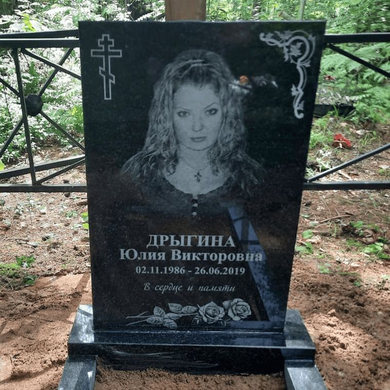 маленький памятник на могилу