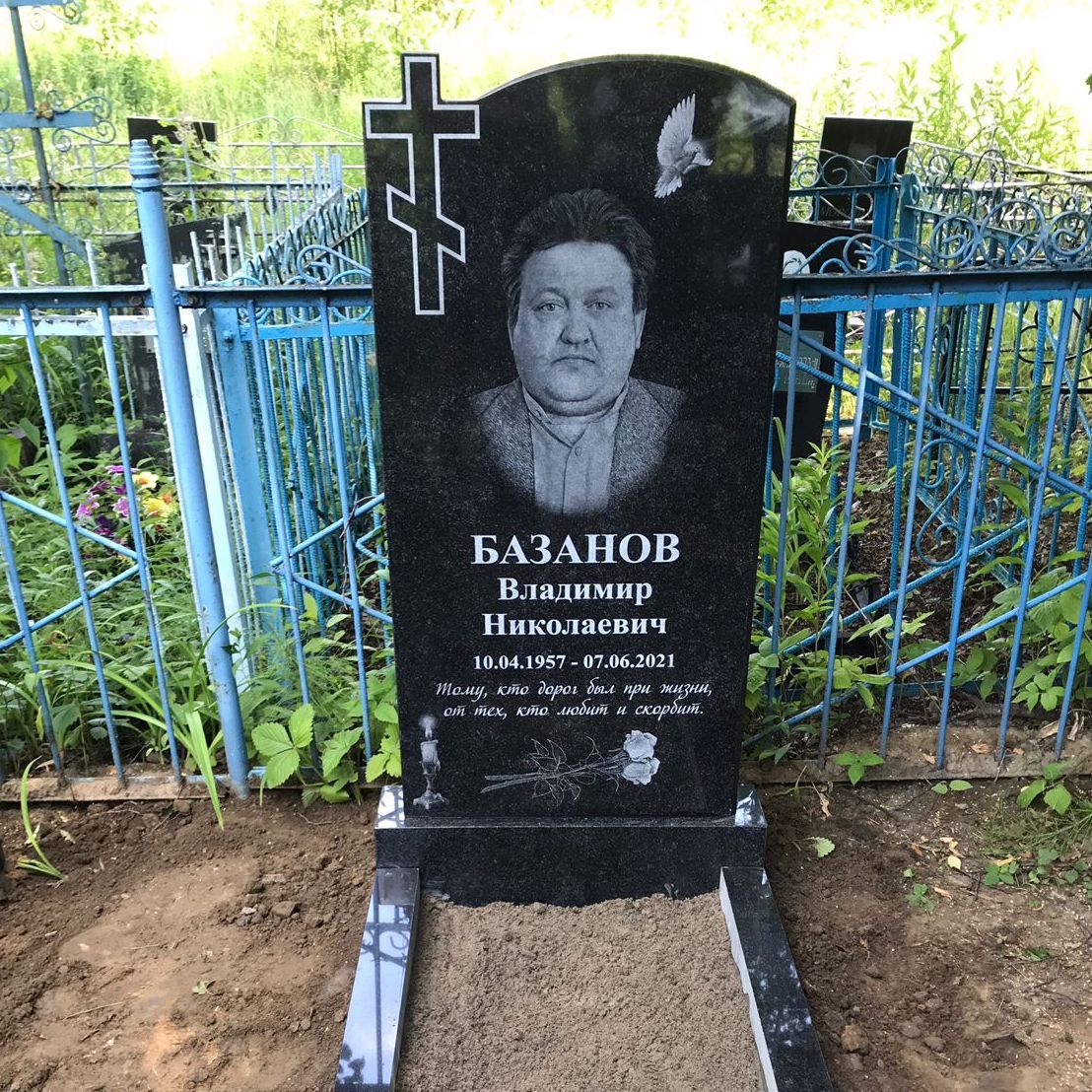 Два голубя для семейного памятника