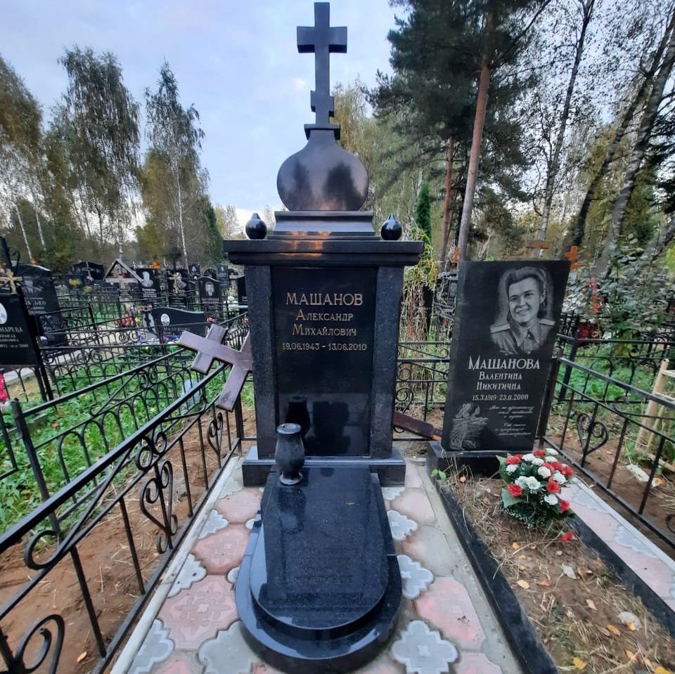 Надгробная плита из гранита на могилу