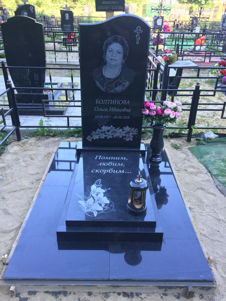 закрытый цветник на могилу