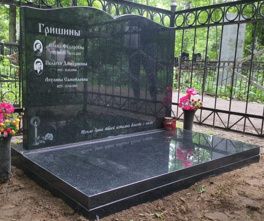 Свеча с розами на памятник