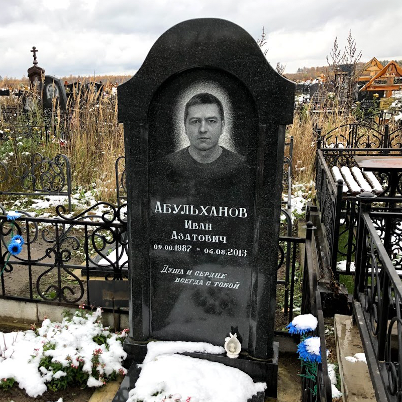 Памятник с пилястрами надгробный