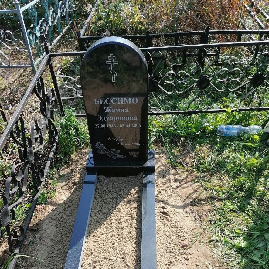 Две розы на надгробный памятник