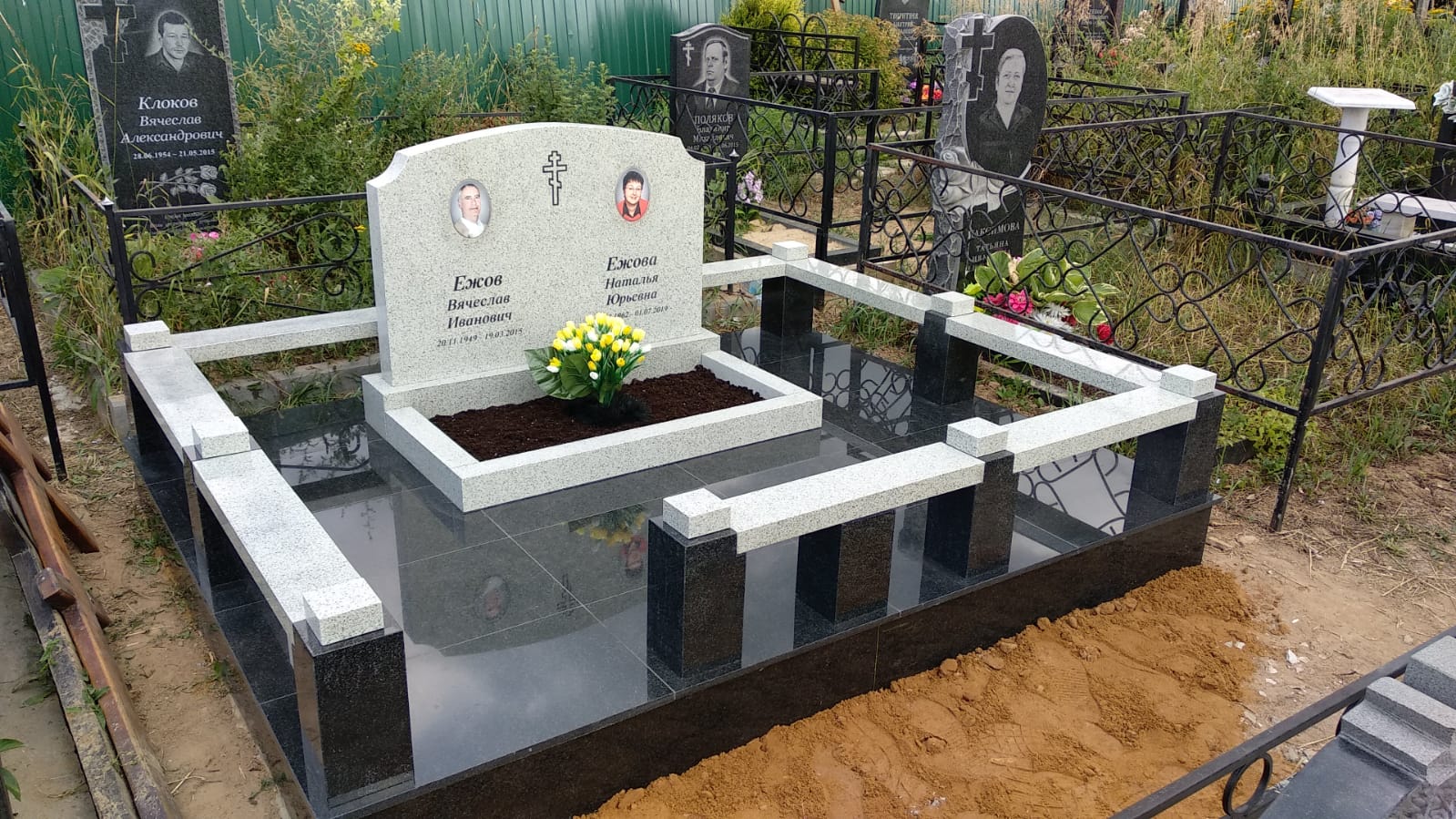 Бетонное основание на захоронение