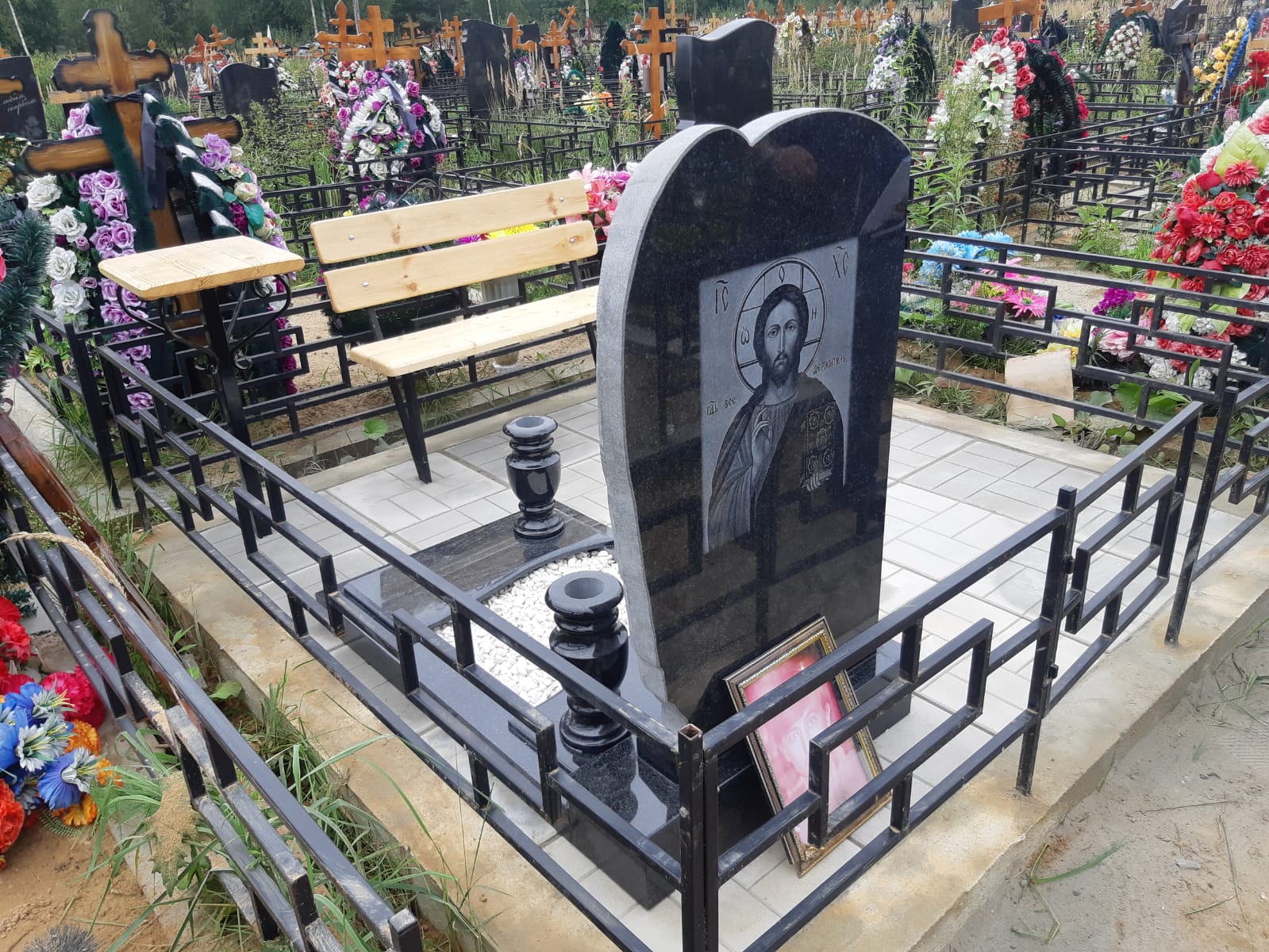 Лавочка со спинкой на могилу