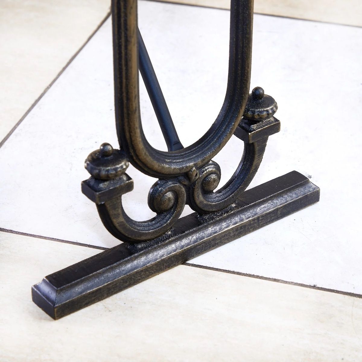 Лавочка на кладбище чугунная