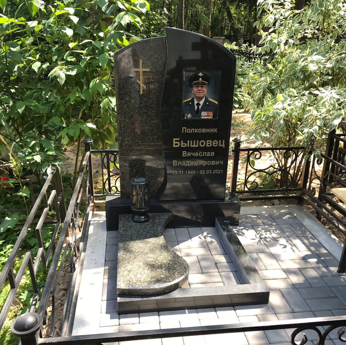 Цветник из гранита 81037