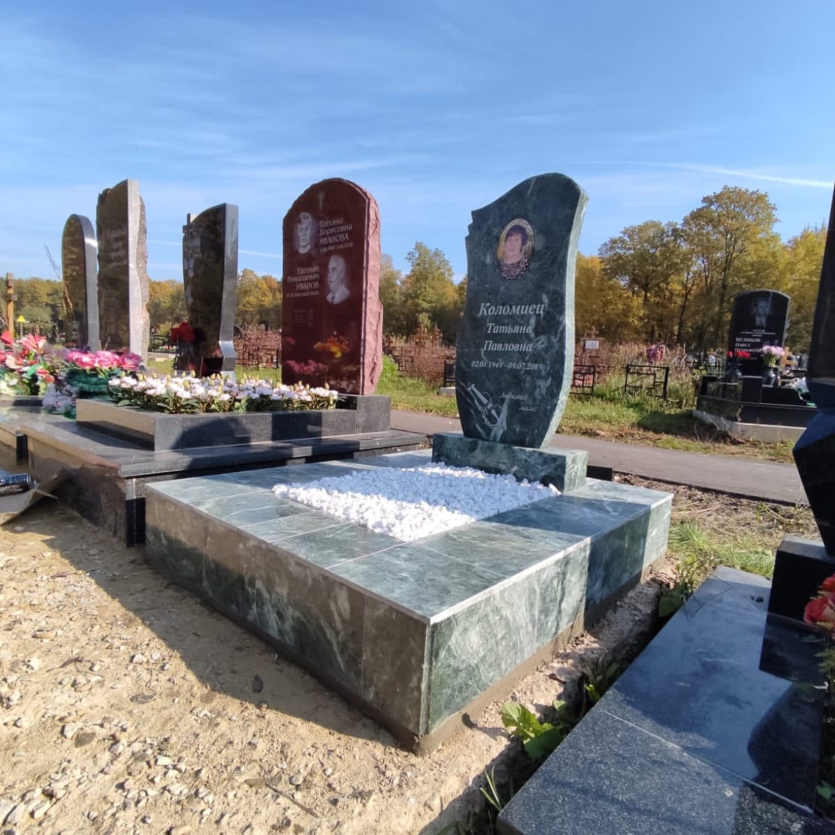 изящное надгробие на могилу 11320