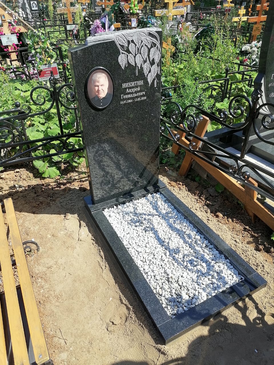 цветник на могилу стандартной формы