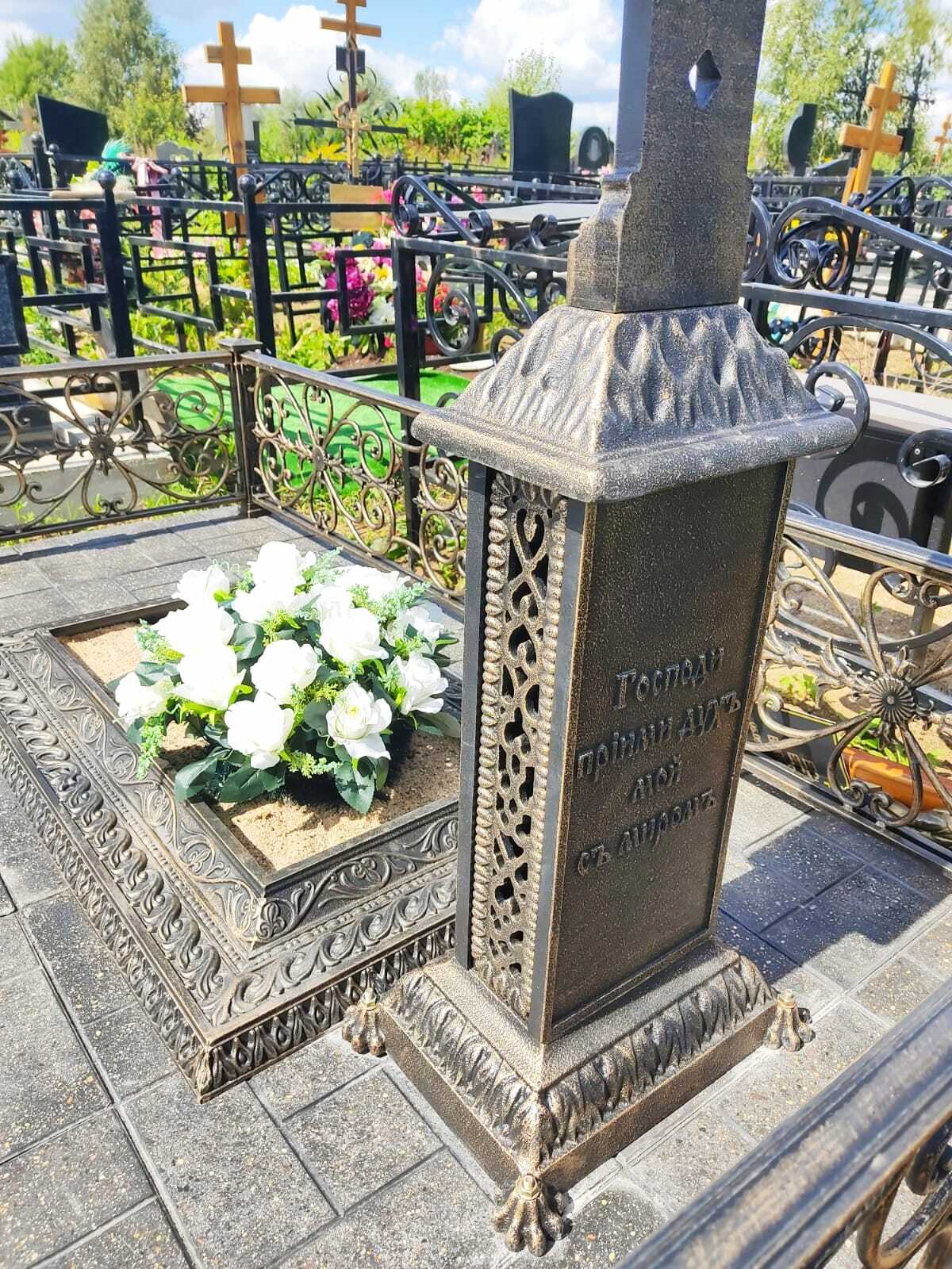 Чугунный памятник на могилу