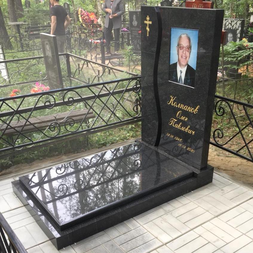 Памятник резной на могилу