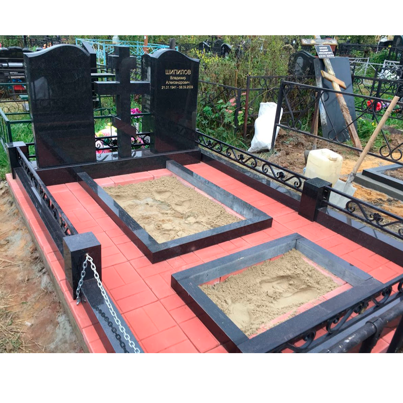 Мемориальный комплекс с крестом на двоих