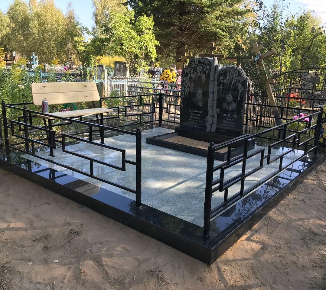 Мемориальный комплекс семейный с березами