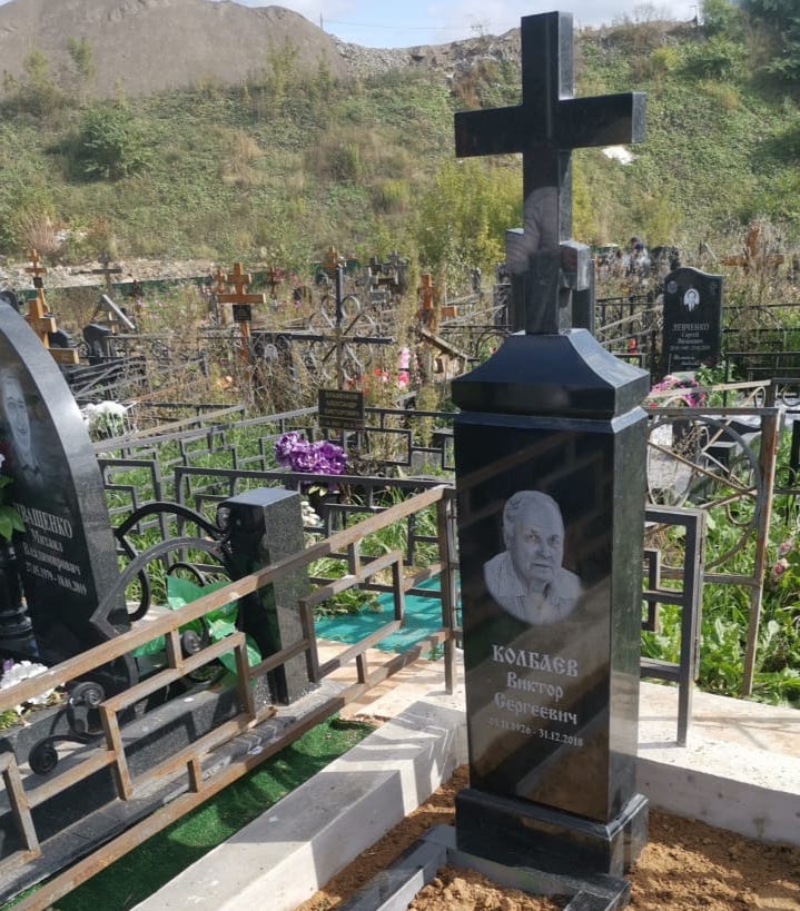 Голгофа-памятник на кладбище 18728