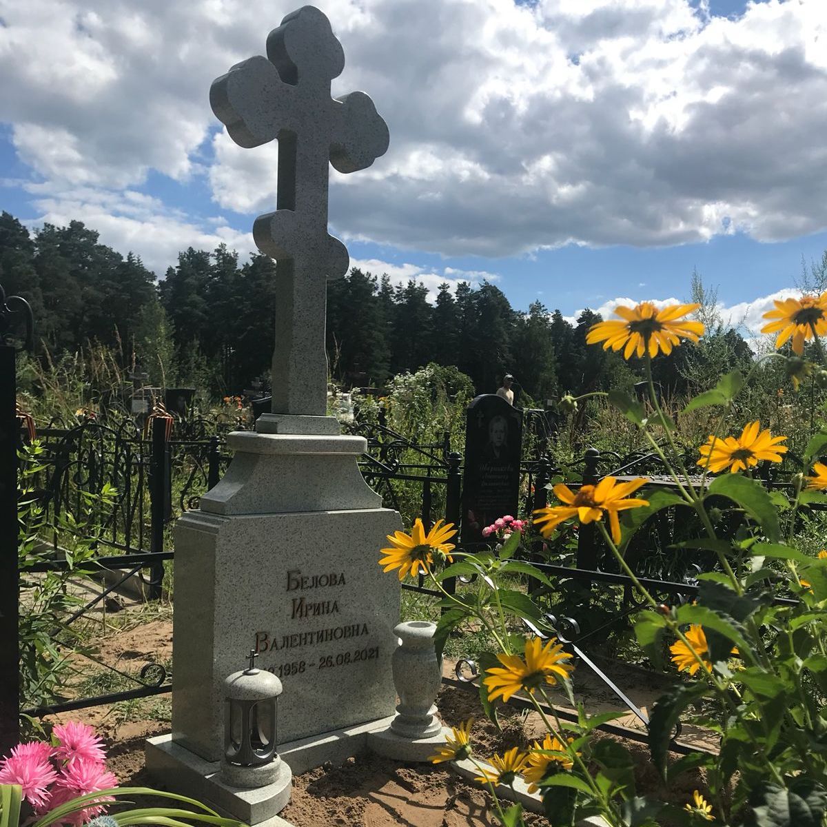 гранитный крест "Трилистник"