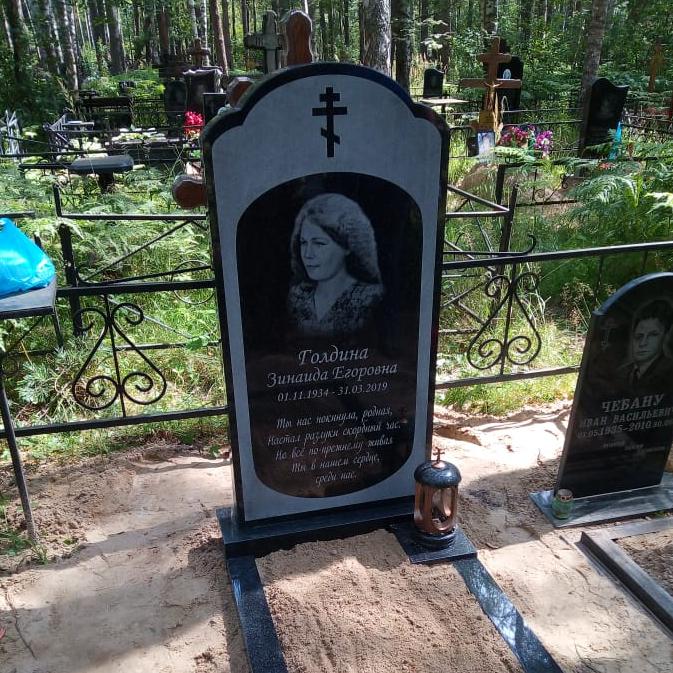 надгробный памятник в форме облаков православный