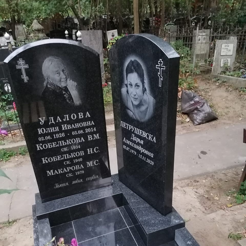 памятник из гранита овальный