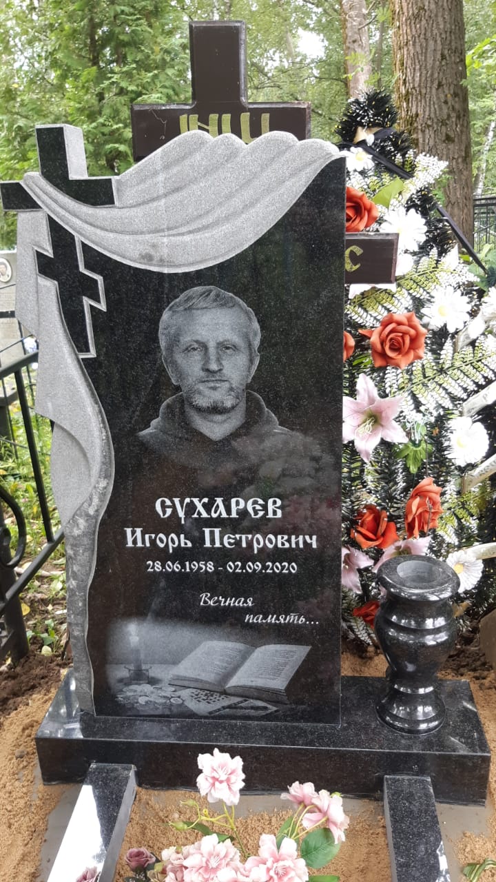 Ваза из гранита 41013