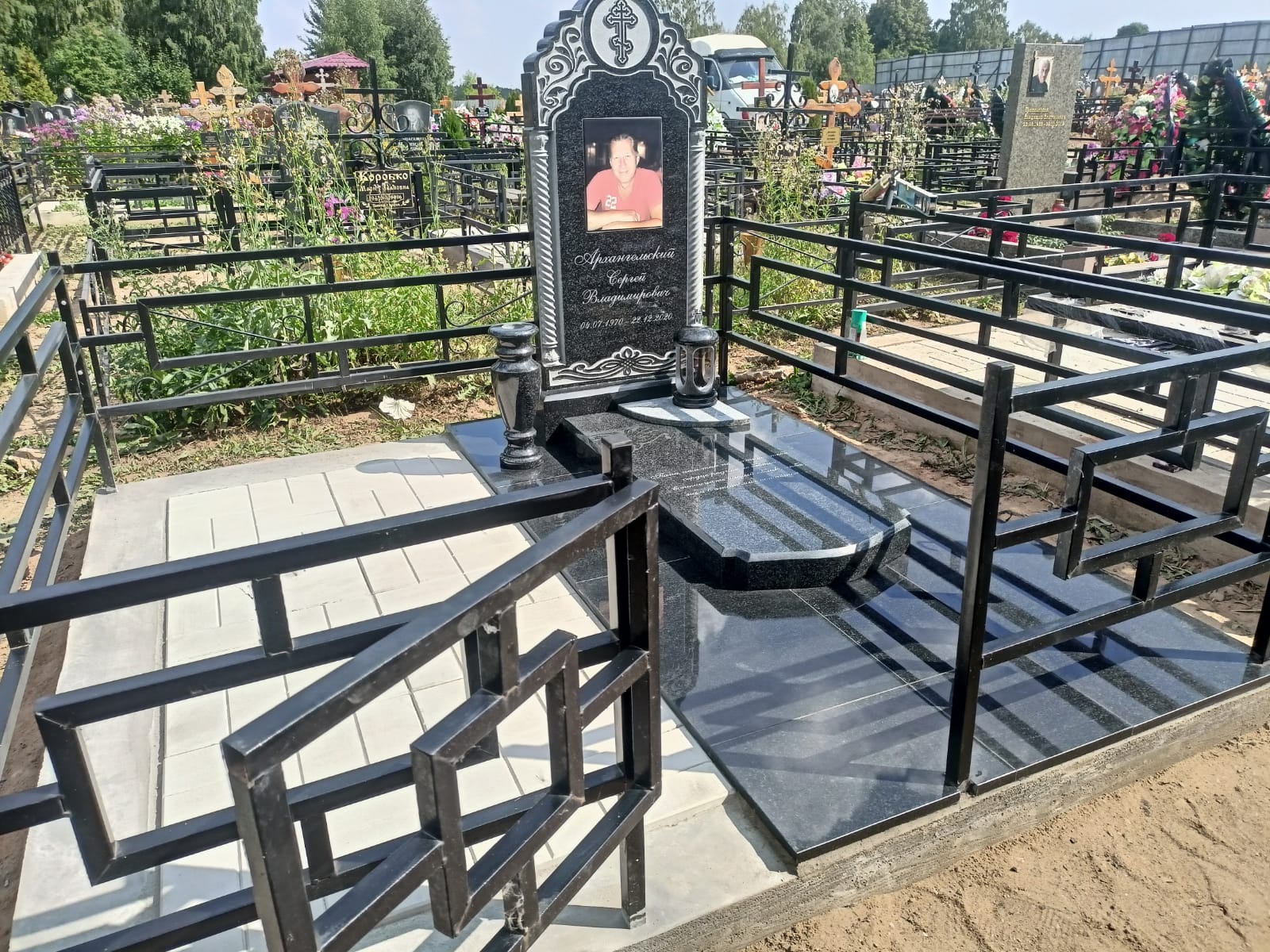 Памятник резной православный с узорами