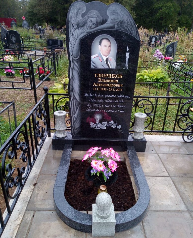 фигурный цветник на могилу