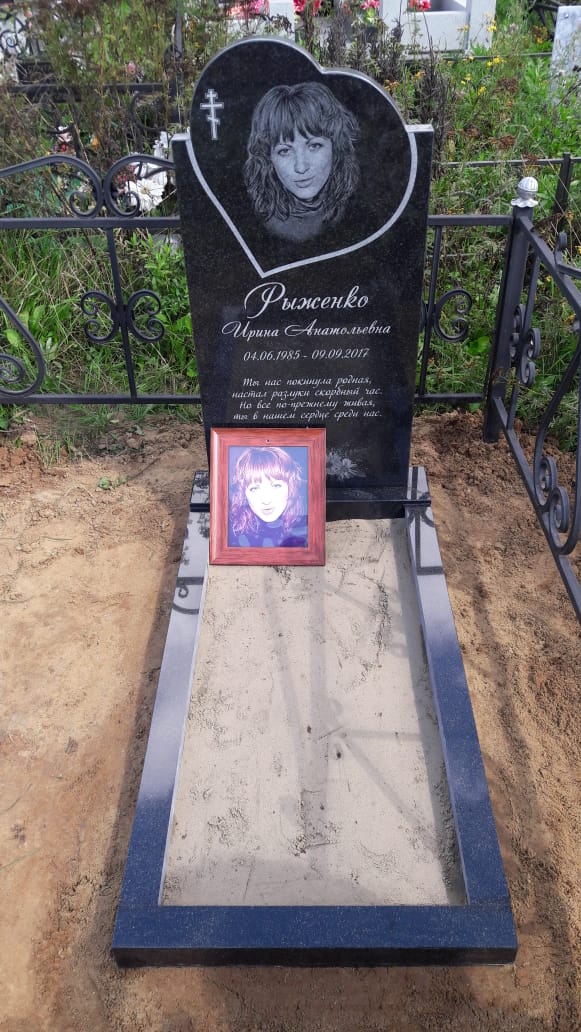 фигурное надгробие с сердцем