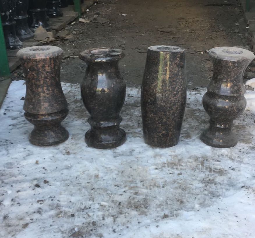 Ваза из гранита 41028