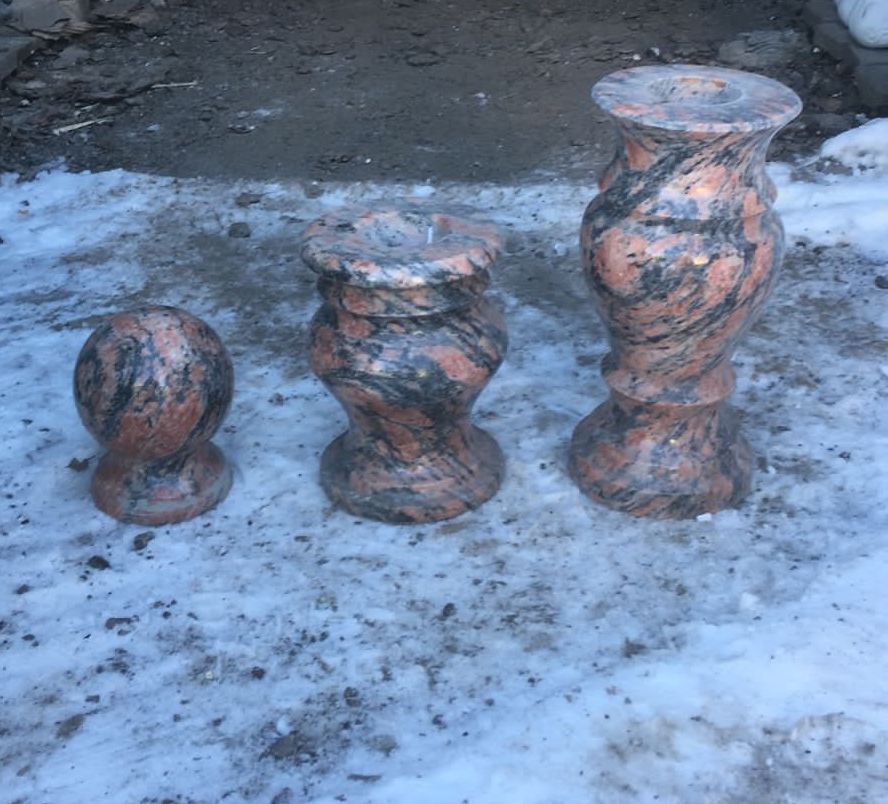 Ваза из гранита 41007
