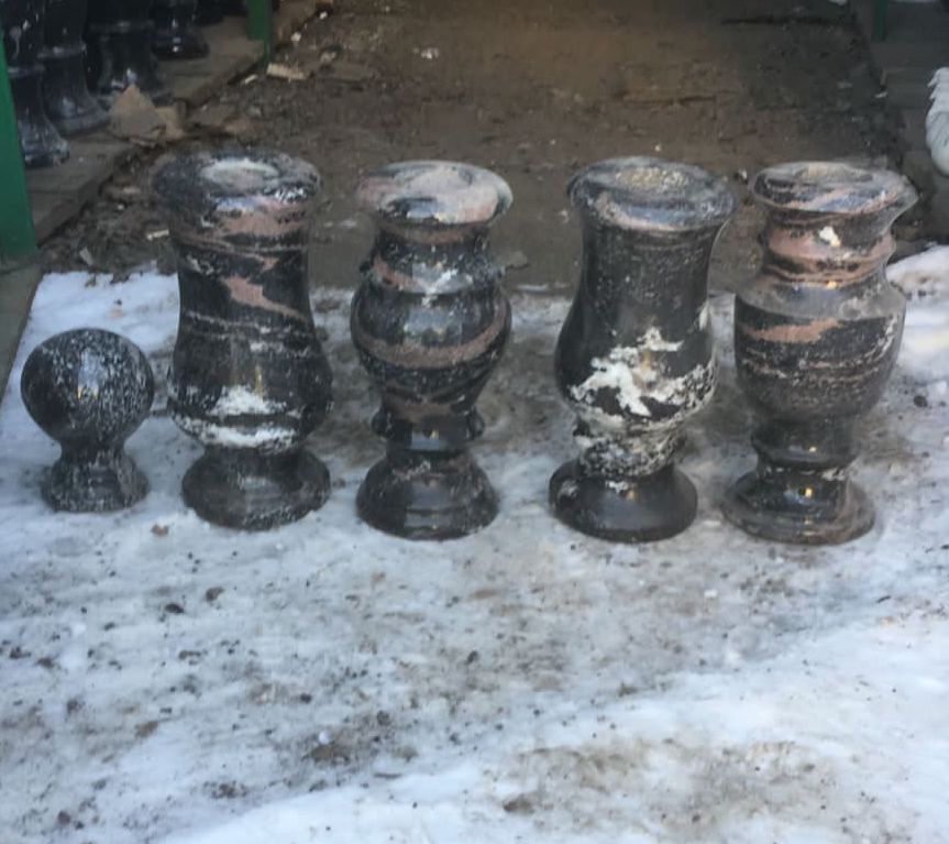 Ваза из гранита 41023