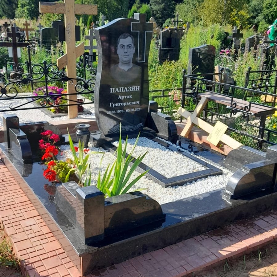 Цоколь на могилу уголками 22121