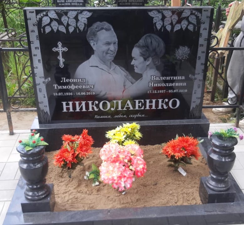 Ваза из гранита 41015