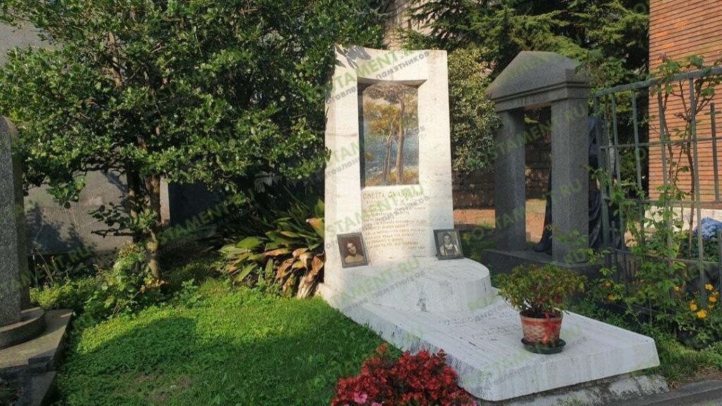 Мозаика на мраморном памятнике Мозаика на мраморном памятнике