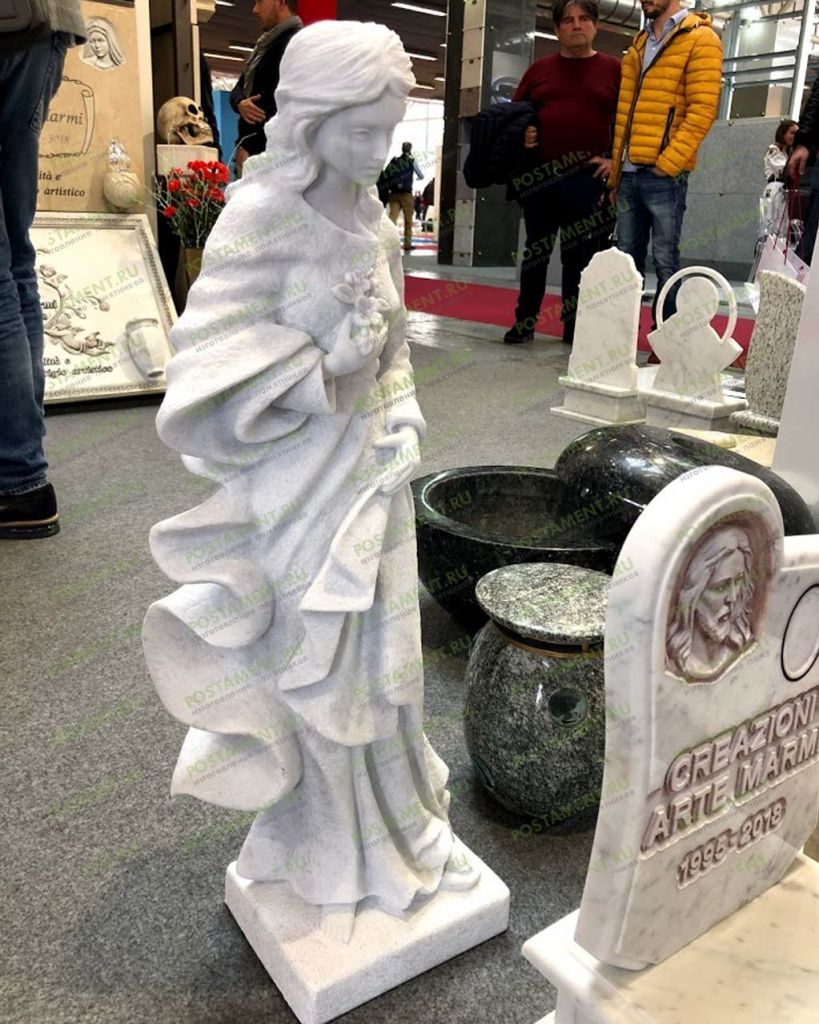Скульптура скорбящей