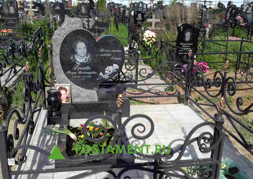 Памятник бабушке с сердцем